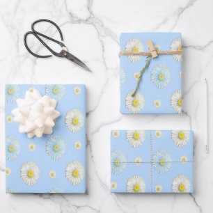 Feuille De Papier Cadeau Motif marguerrier sur arrière - plan bleu clair