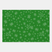 Feuille De Papier Cadeau Motif moderne Snowflake Monogramme rouge et vert (Devant)