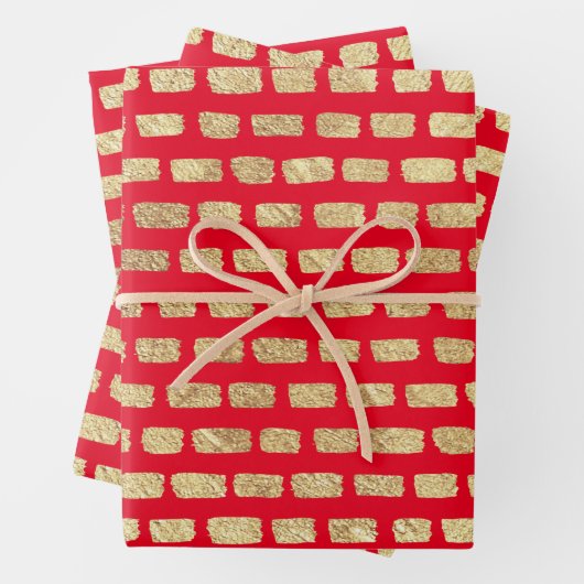 Feuille De Papier Cadeau Motif or Faux et rouge (En situation)