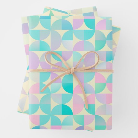 Feuille De Papier Cadeau Motif Pastel Holographique Géométrique (En situation)