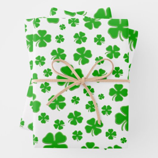 Feuille De Papier Cadeau Motif Shamrock irlandais vert - St Patrick's Day W (En situation)