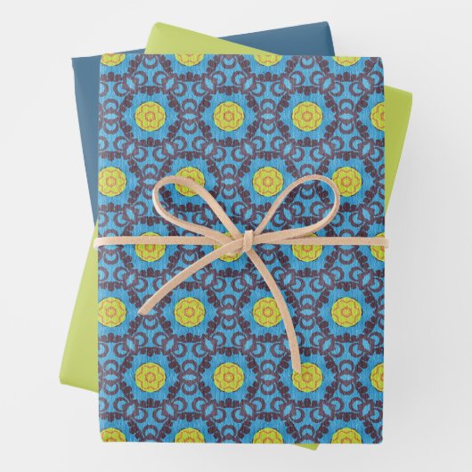 Feuille De Papier Cadeau MVB Motif bleu rétro avec design Fleur Jaune (En situation)