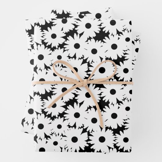 Feuille De Papier Cadeau Négative Space Daisées blanc sur noir (En situation)