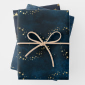 Feuille De Papier Cadeau Noël élégant luxe étoiles or bleu motif (En situation)