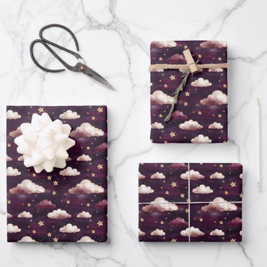 Feuille De Papier Cadeau Nuages et étoiles sur violet foncé (Recto)