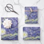 Feuille De Papier Cadeau Nuit étoilée par Vincent van Gogh<br><div class="desc">Starry Night by Vincent van Gogh est un post impressionnisme d'art vintage paysage de paysages avec vue sur Saint Rémy, France depuis l'asile de van Gogh. Le ciel nocturne tourbillonne de nuages avec une lune brillante et des étoiles brillantes au-dessus du village pittoresque. Starry Night est probablement le tableau le...</div>