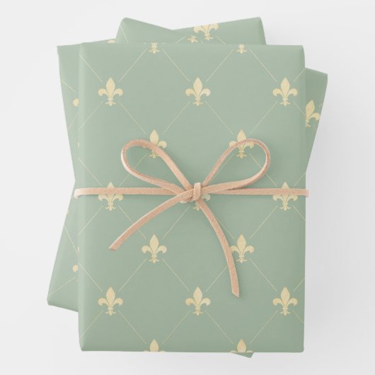Feuille De Papier Cadeau Or Fleur de Lis sur Sage (En situation)