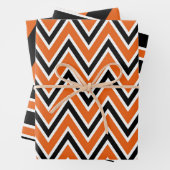 Feuille De Papier Cadeau Orange, Black, and White Chevron & Stripe Patterns (En situation)