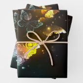 Feuille De Papier Cadeau Papillon lumineux et papillons de nuit (En situation)