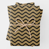 Feuille De Papier Cadeau Parties scintillant d'or Faux Chevron Stripes (En situation)