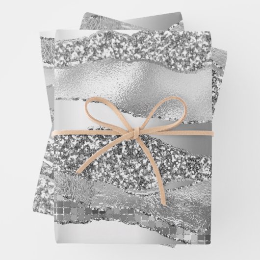 Feuille De Papier Cadeau Parties scintillant gris argenté gris gris métalli (En situation)