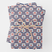 Feuille De Papier Cadeau Patterns de Nautical Stripes and Dots (En situation)