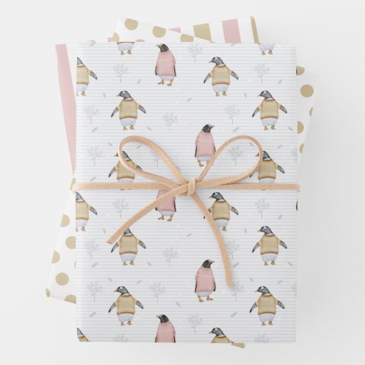 Feuille De Papier Cadeau Pingouin dans les pulvérisateurs Enveloppement de  (En situation)