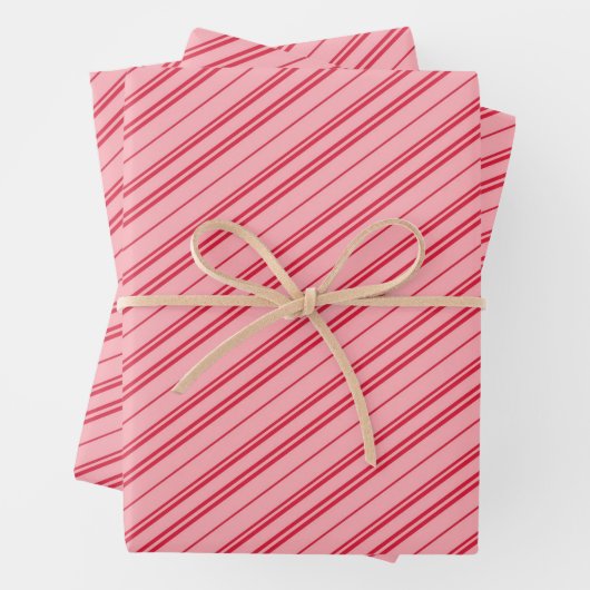 Feuille De Papier Cadeau Pink and Red Christmas Candy Cane Stripes (En situation)