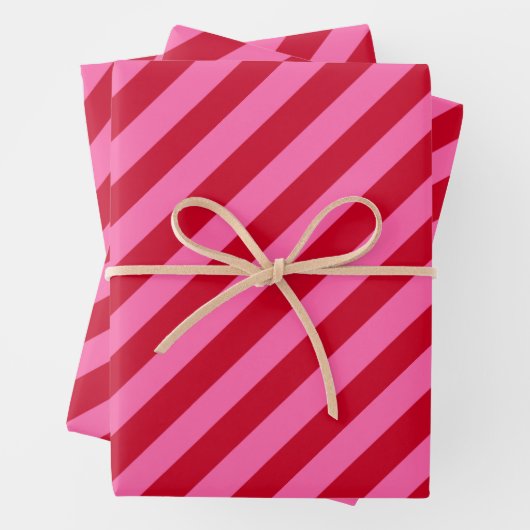 Feuille De Papier Cadeau Pink and Red Christmas Peppermint Stripes (En situation)