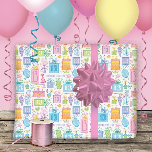 Feuille De Papier Cadeau Pink Cake présente des ballons 13e anniversaire
