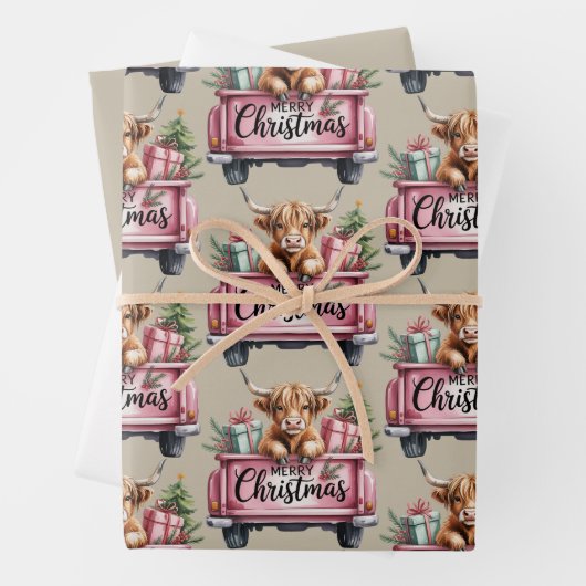 Feuille De Papier Cadeau Pink Highland Cow Xmas Girly Fluffy Cow In Truck (En situation)