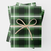 Feuille De Papier Cadeau Plaid vert foncé (En situation)