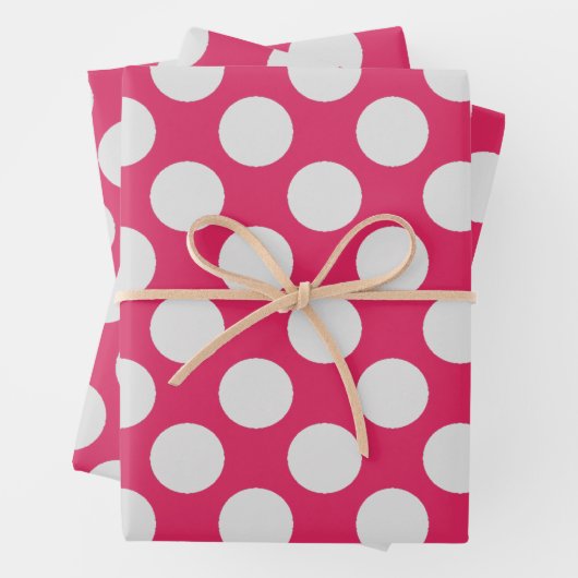 Feuille De Papier Cadeau Points blancs rose chaud (En situation)