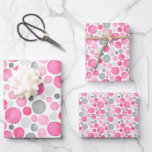 Feuille De Papier Cadeau Pois gris rose<br><div class="desc">Pois d'aquarelle rose et gris amusants,  ce papier d'emballage est parfait pour toute occasion.</div>