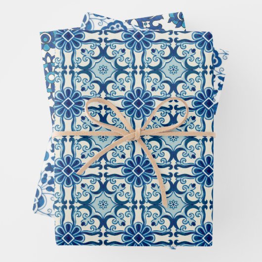 Feuille De Papier Cadeau Portugais Azulejos Blue Floral Motif (En situation)