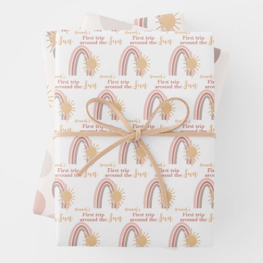 Feuille De Papier Cadeau Premier Voyage Autour Du Sun Boho Custom (En situation)