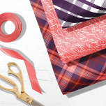 Feuille De Papier Cadeau Purple & Pink Tartan Plaid Christmas Typografy<br><div class="desc">Bold, moderne, et solive three-sheet Christmas wrapping paper set. Design objets d’art et complementng pattern designs With two different plaid patterns and one sheet designed with Christmas typographiy with different solive words for the holidays arranged together to create a fun Christmas typographic pattern design. Original designs and pattern artwork by...</div>
