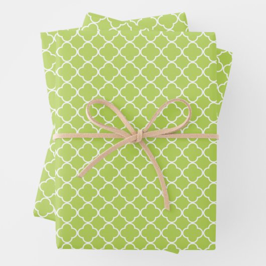Feuille De Papier Cadeau Quatrefoil vert, Latticework, Trellis marocain (En situation)