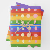 FEUILLE DE PAPIER CADEAU RAINBOW DOT SRIPES (En situation)