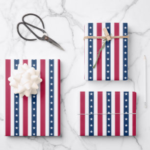 Feuille De Papier Cadeau Rayures patriotiques avec étoiles (vertical)