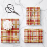 Feuille De Papier Cadeau Red Gold Christmas Plaid<br><div class="desc">Un motif élégant et vibrant rouge et doré plaid grace ces 3 feuilles de papier d'emballage de Noël. Ces motifs s'inspirent de l'origine vintage mais ont été mis à jour à notre goût moderne. Nous pensons que vos amis et votre famille aimeront le design lumineux, gai et tendance sur l'emballage...</div>