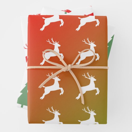 Feuille De Papier Cadeau Reindeer And Trees Christmas Pattern Gift Wrapping (En situation)