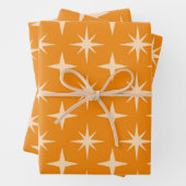 Feuille De Papier Cadeau Retro Atomic Stars Motif sur Orange (En situation)