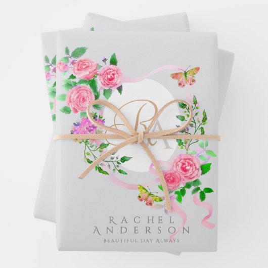 Feuille De Papier Cadeau Rose rose ruban Chic Monogramme gris (En situation)