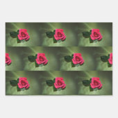 Feuille De Papier Cadeau Roses rouges classiques sur fleurs vertes (Devant 2)