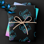 Feuille De Papier Cadeau RPG Game On | Holo Retro PnP Tabletop Gamer Dice<br><div class="desc">JEU ON! alors choisissez votre initiative d'arme et de rouleau... Les papiers d'emballage RPG geek chic de nouveauté sont également parfaits pour les découpage de meubles éphémères do-it-yourself ou les projets de déco maison bricolage. Parfait pour n'importe quel vieux stylo/crayon et papier de l'école (PnP) joueur d'imaginaire avec un dice...</div>