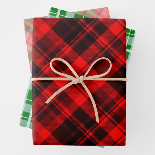 Feuille De Papier Cadeau Russe Noël Plaid Rouge et Vert (En situation)