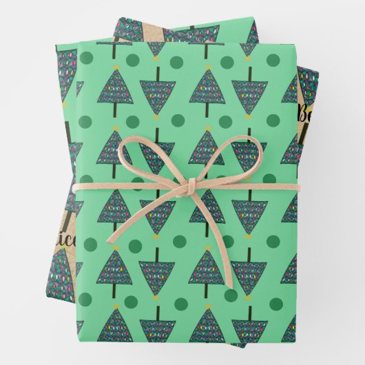 Feuille De Papier Cadeau Rustique nommé Arbre de Noël Motif Vert (En situation)