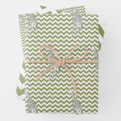 Feuille De Papier Cadeau Safari vert Chevron avec Giraffe d'Art Pop (En situation)