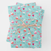 Feuille De Papier Cadeau Saint Valentin Cupcakes Candy Coeurs rouges (En situation)