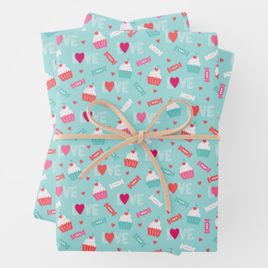 Feuille De Papier Cadeau Saint Valentin Cupcakes Candy Coeurs rouges (En situation)