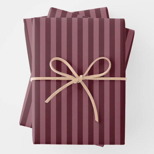 Feuille De Papier Cadeau Sangria & Smyrna rayures violettes (En situation)