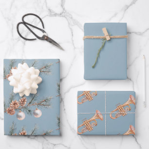 Feuille De Papier Cadeau Sapin de Noël Bleu Cônes de Pin Ornements Trompett