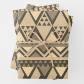 Feuille De Papier Cadeau Simple Motif d'art tribal Brown (En situation)