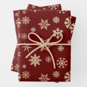 Feuille De Papier Cadeau Snowflakes Maroon Motif sans mer Noël (En situation)