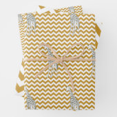 Feuille De Papier Cadeau Soudan Brown Safari Chevron avec Pop Art Giraffe (En situation)