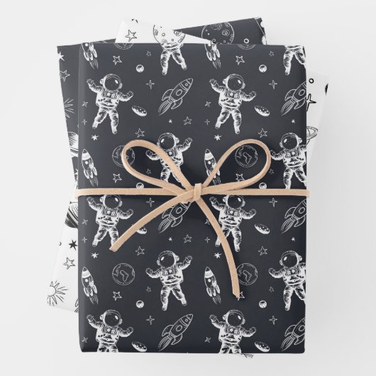 Feuille De Papier Cadeau Space et Planet Galaxy (En situation)