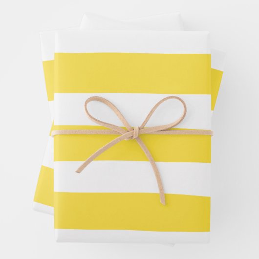 Feuille De Papier Cadeau Stripes inégales - Citron jaune et blanc (En situation)