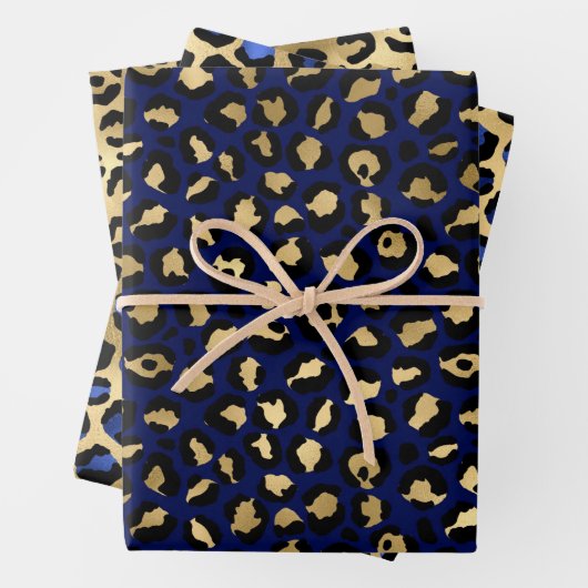 Feuille De Papier Cadeau Stylish Royal Blue & Gold Foil Leopard Spots (En situation)