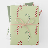 Feuille De Papier Cadeau Sucres de canne verts et rouges Noël (En situation)